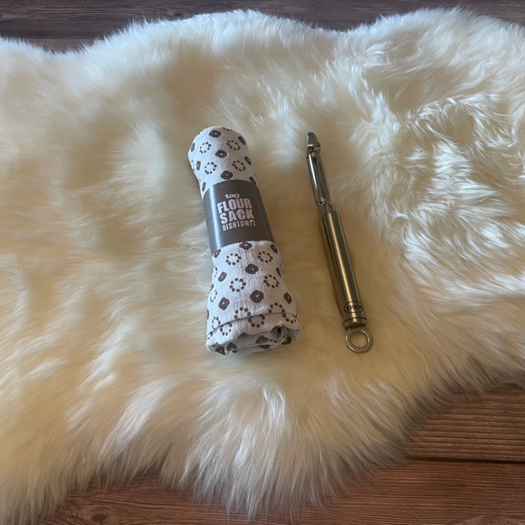 Rosle Stainless Steel Swivel Peeler & Tag Flour Sak towel - Picture 3 of 6